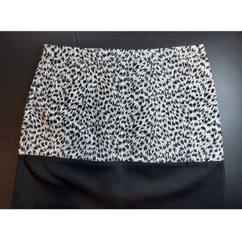 Michael Kors Zebra Print Mini Skirt Sz 4P - New Without Tags - Picture 2 of 3
